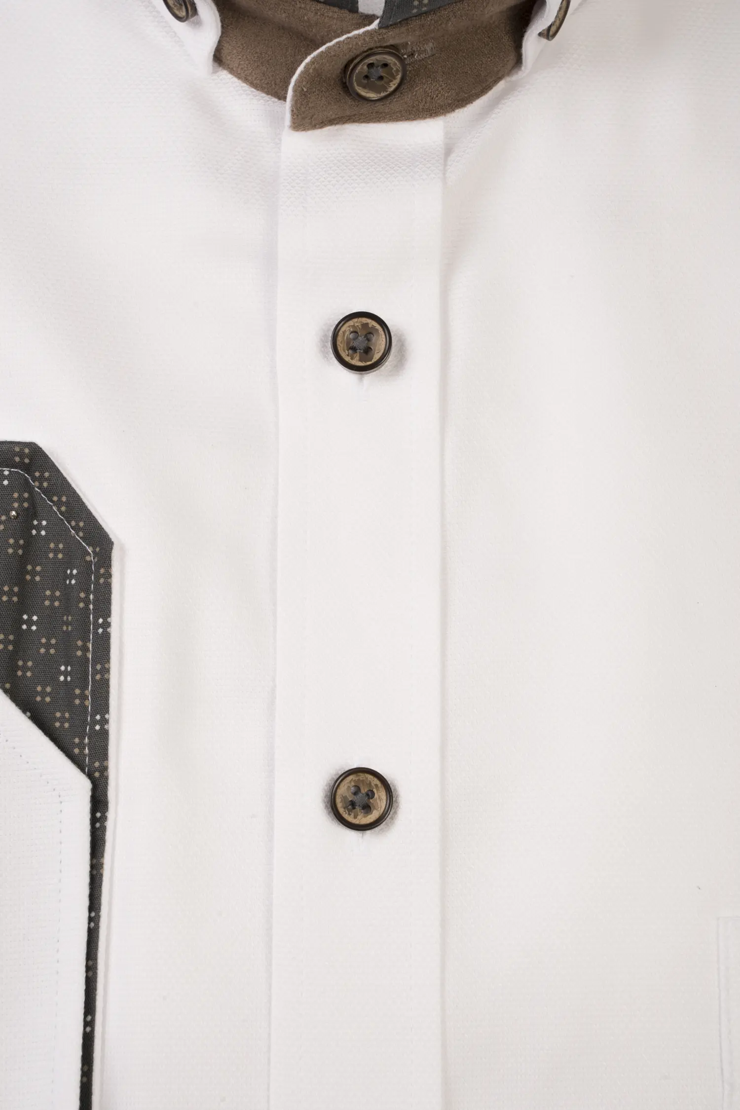 Oxford Trachtenhemd weiß mit braun / grauen Akzenten - Detail Knöpfe