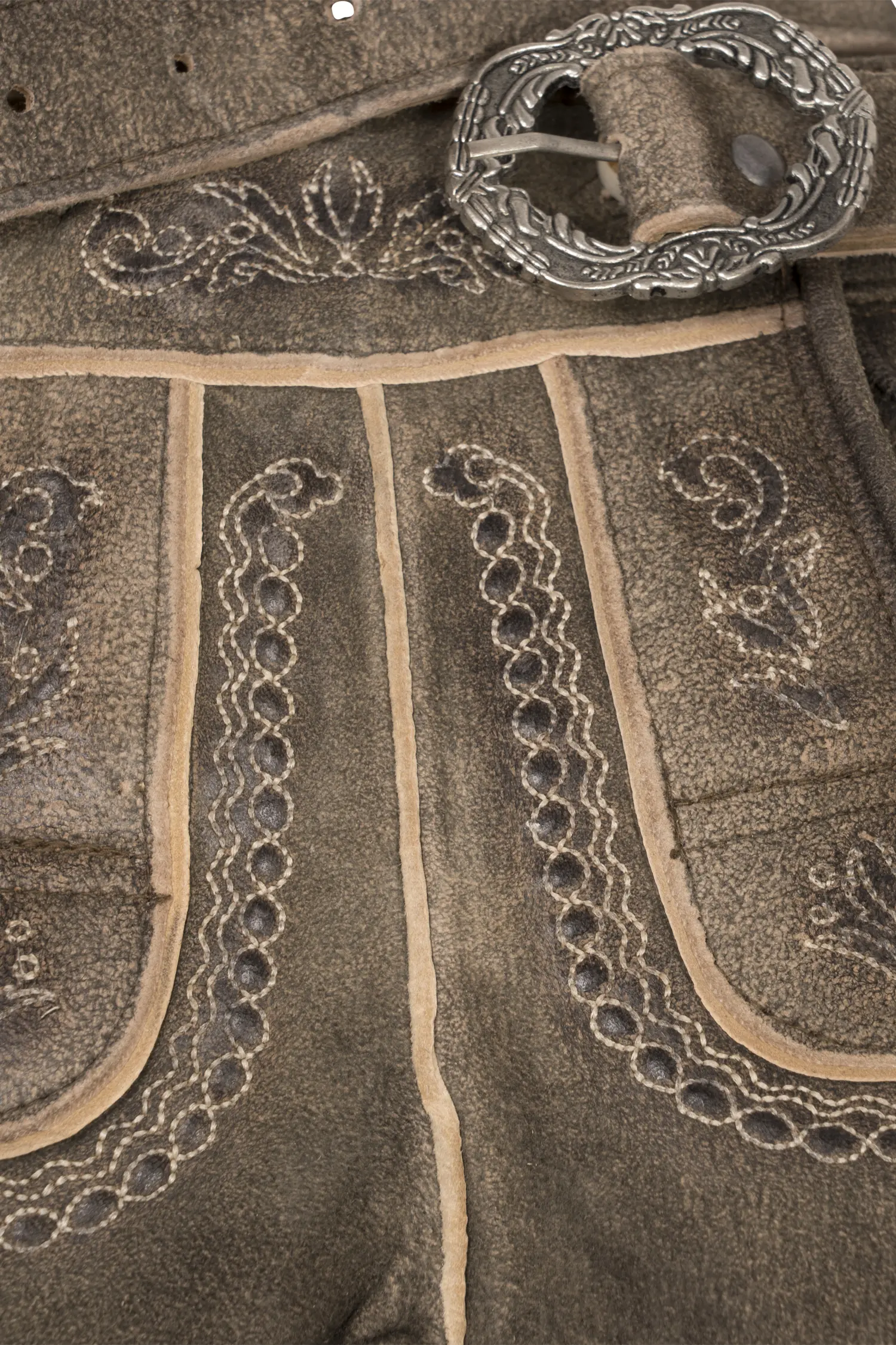 4710-1038-3na-24-07-0405167 Lederhose Albrecht Detail Latz