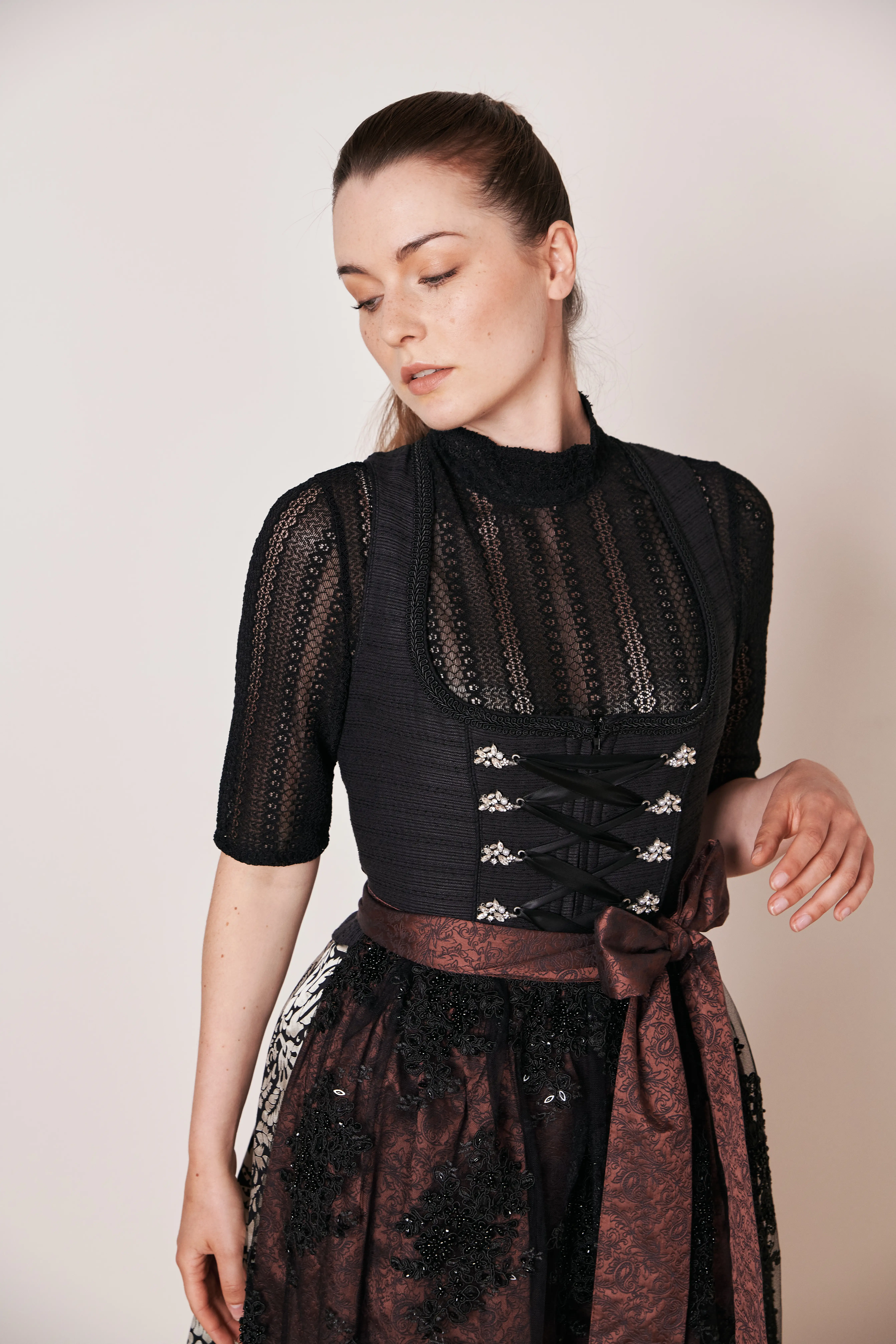 2573-0076-sw5_02 © Krüger Dirndl | Dirndlbluse Klea in schwarz