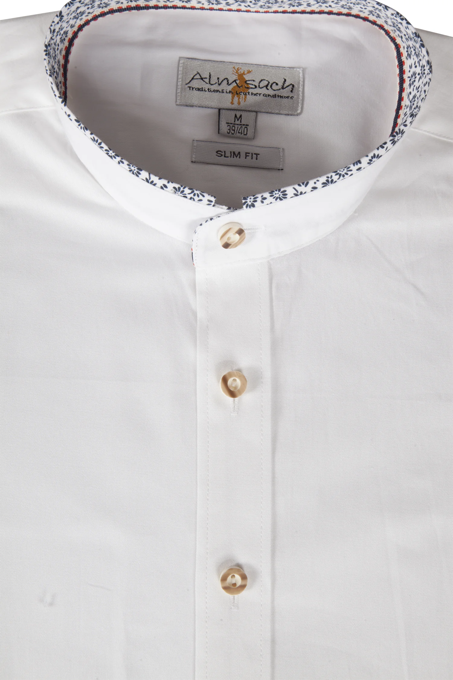 1505-0013-bl4-23-05-q9566 Weißes Trachtenhemd mit blauer Musterung - Detail Knöpfe