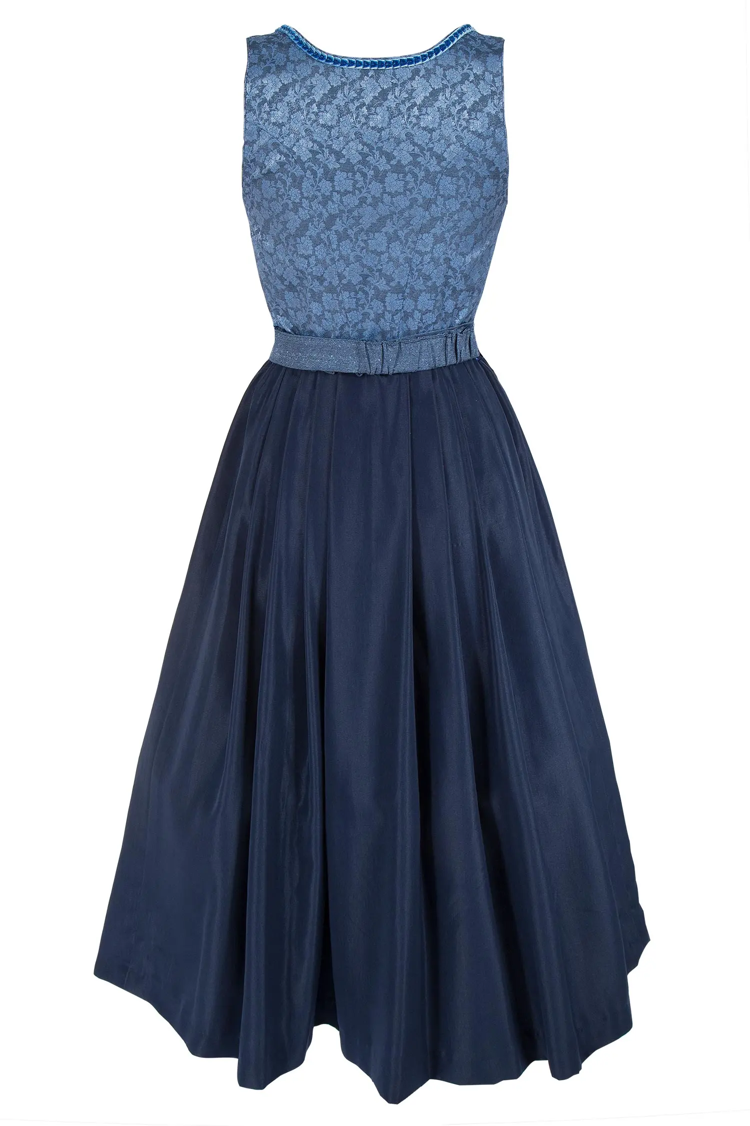 dirndl-lang-blau-laura-3043-0098-bl5-18-08g-9979-c Dirndl lang Laura in blau mit Samtborte hinten