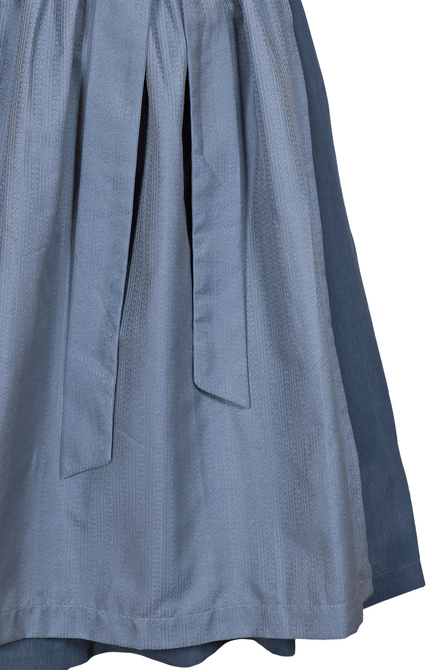 midi-dirndl-graublau-hochgeschlossen-3097-1656-bl6-20-09g-5210-d Midi Dirndl hochgeschlossen in graublau mit Rundhals Detail