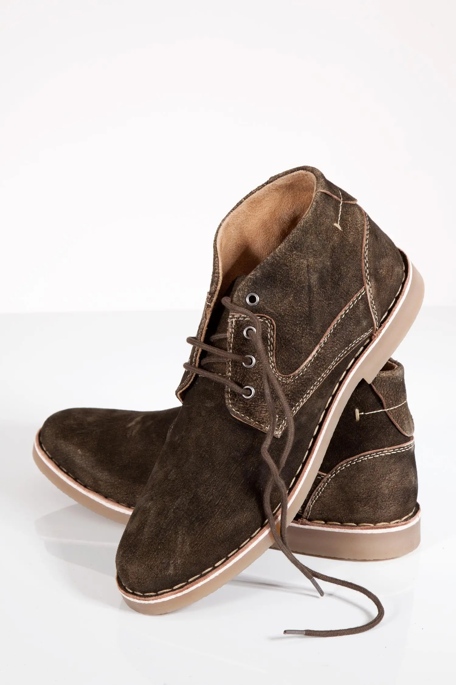 Herren Trachtenschuhe aus Leder in dunkelbraun paar