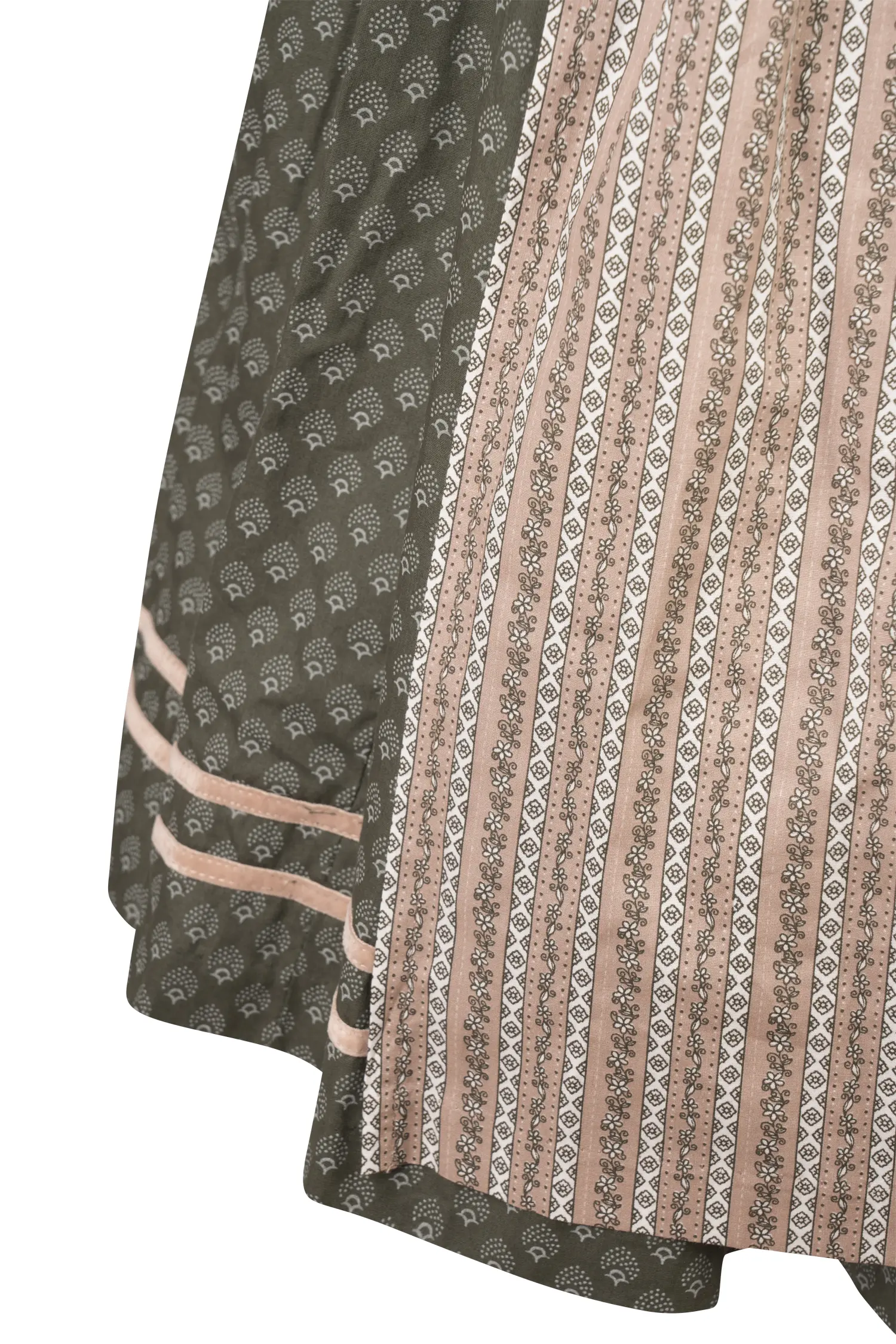 3091-1533-gn5-23-08-2802745 Dirndl Luzie in grün / altrosa mit Schließe - Detail Rock