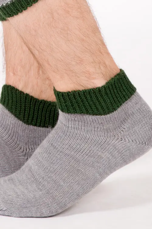 loferl-grau-tanne-4515-1001-gr5-17-09f-5845-b Trachten Loferl für Herren in hellgrau und tanne Detail