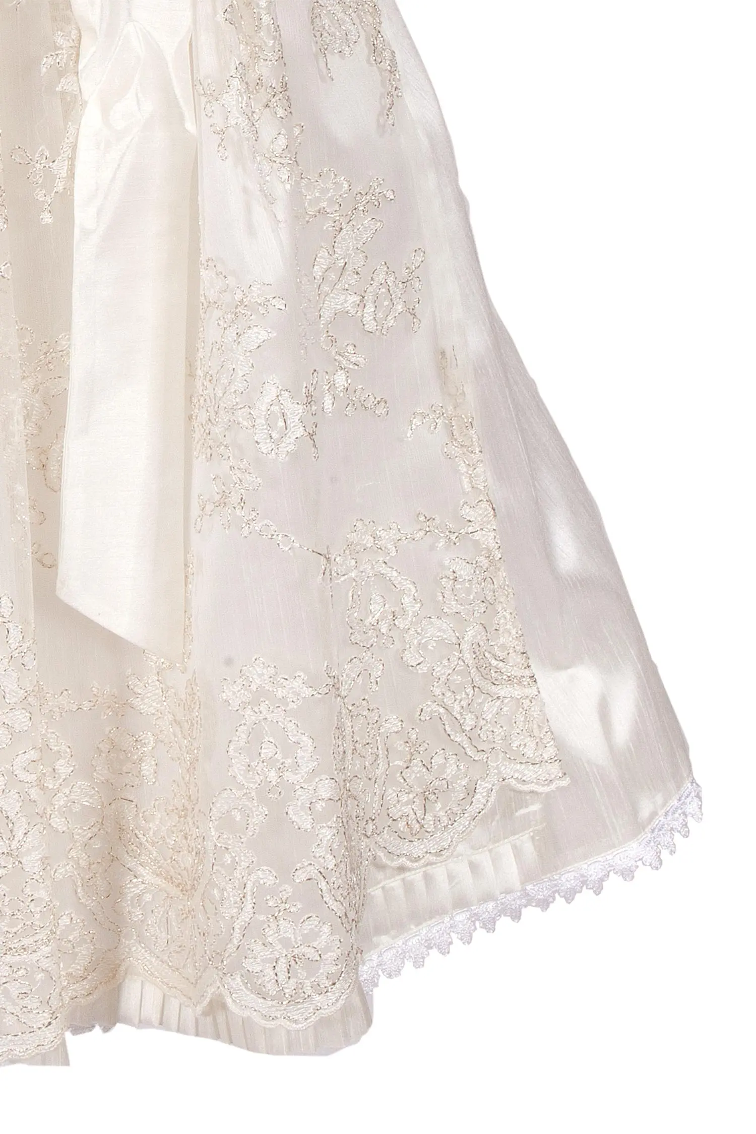 brautdirndl-festlich-ecru-3029-0017-be3-19-03h-7810-d Hochzeitsdirndl in ecru mit Schneewittchenkragen Detail