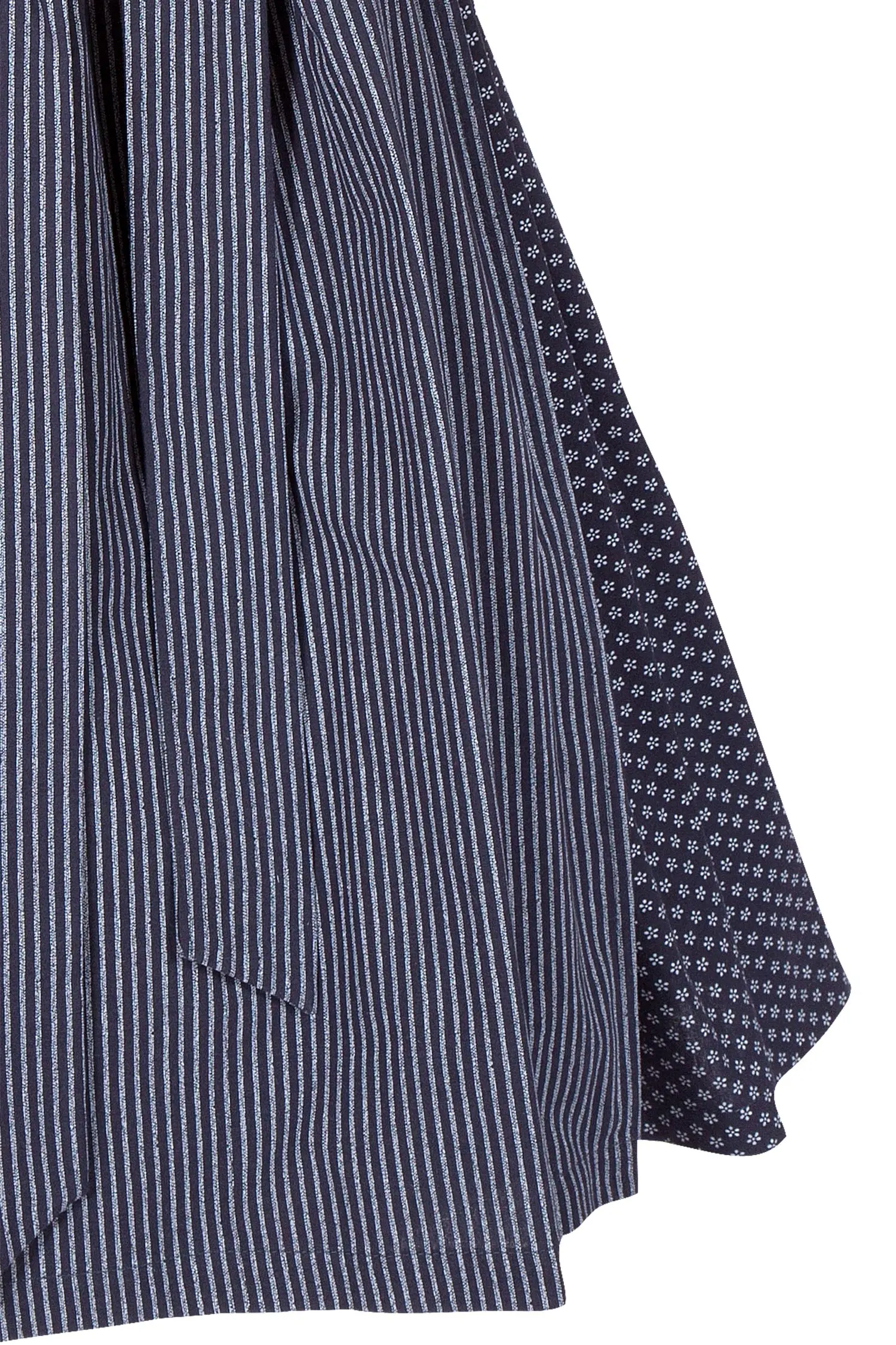 midi-dirndl-marine-baumwolle-3091-1453-bl9-19-07c-2647-d Midi Dirndl in marine hochgeschlossen Detail