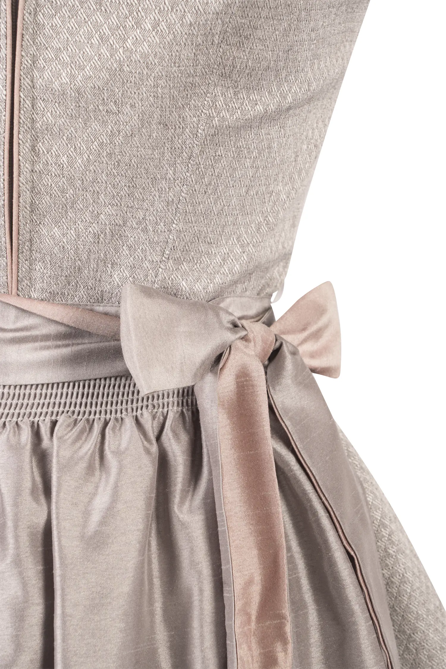 3087-0035-be5-24-04-2504850 Dirndl Diva in Taupe Detail Mieder