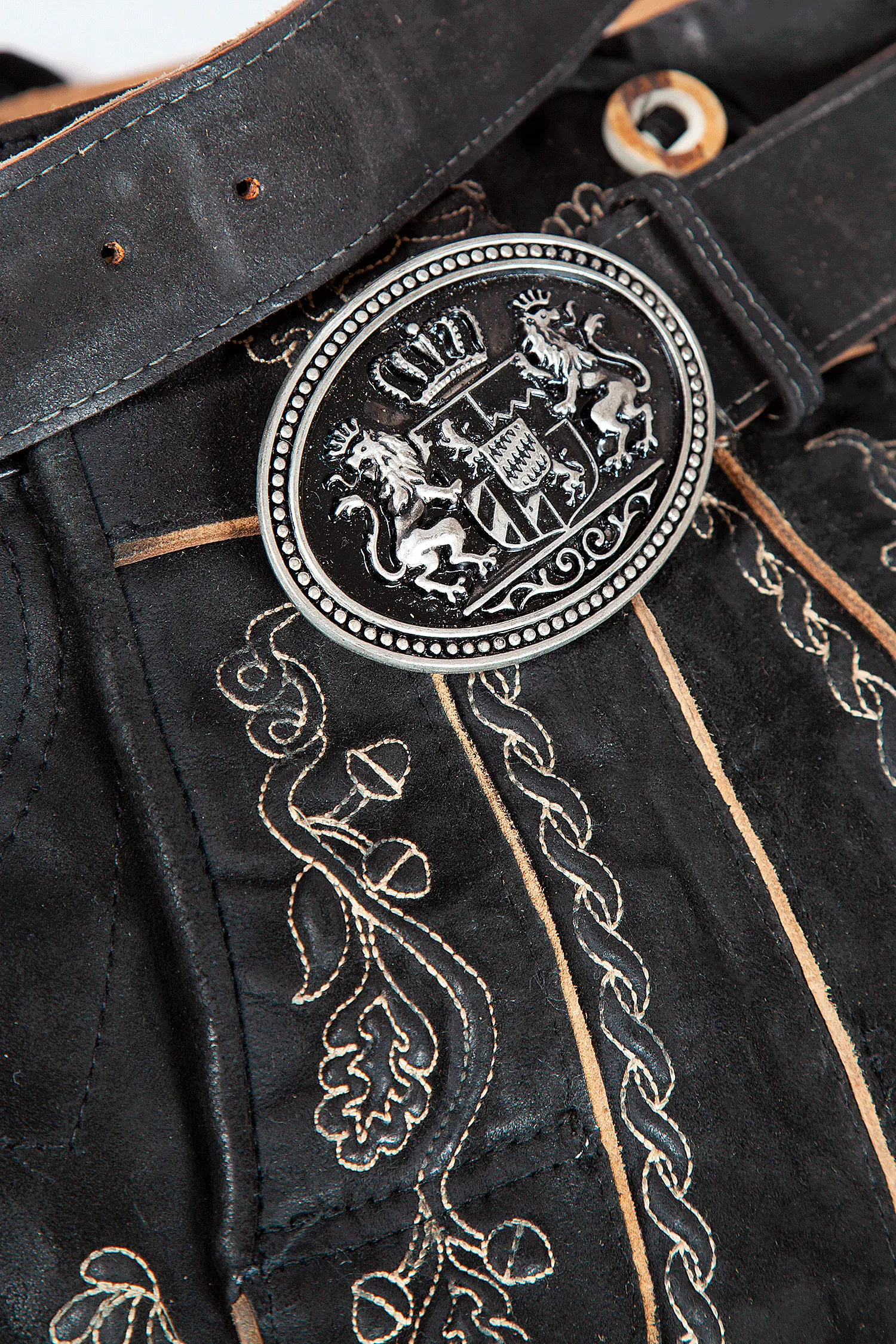 Kurze Lederhose in schwarz von Maddox - Detail Schließe