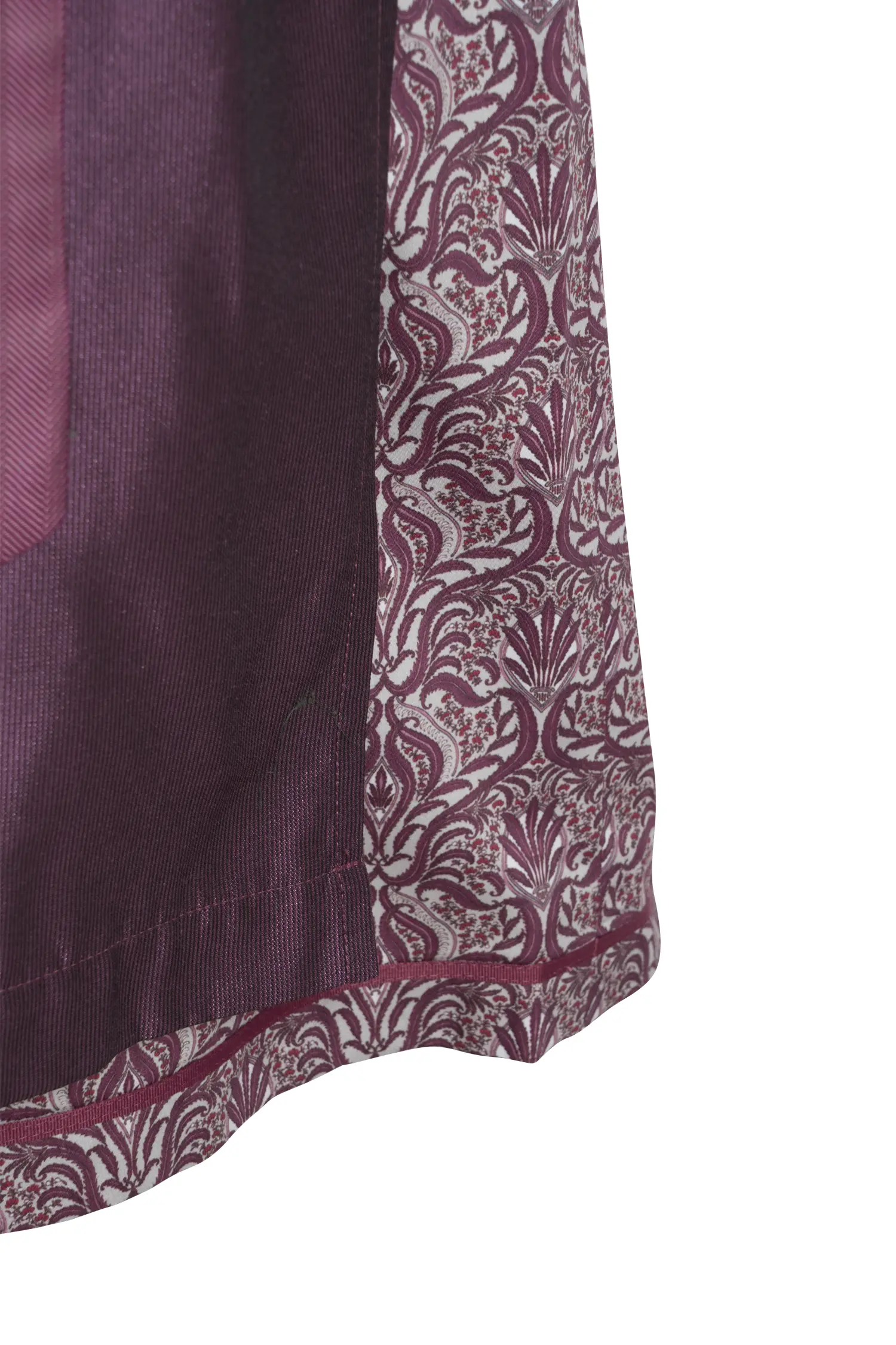 Sissi ey! Dirndl in trendigem Magenta - Detail Rock