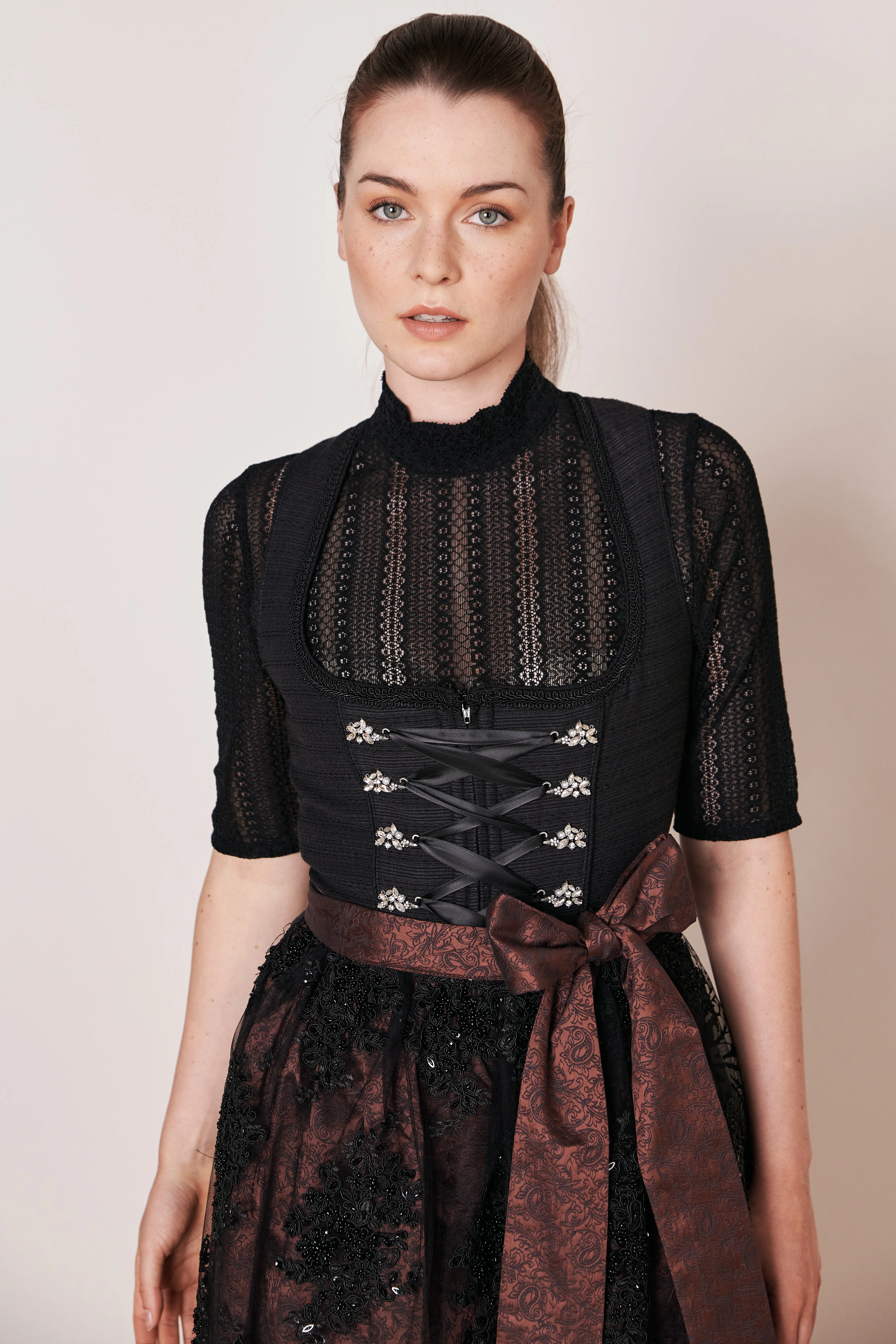 2573-0076-sw5_01 © Krüger Dirndl | Dirndlbluse Klea in schwarz