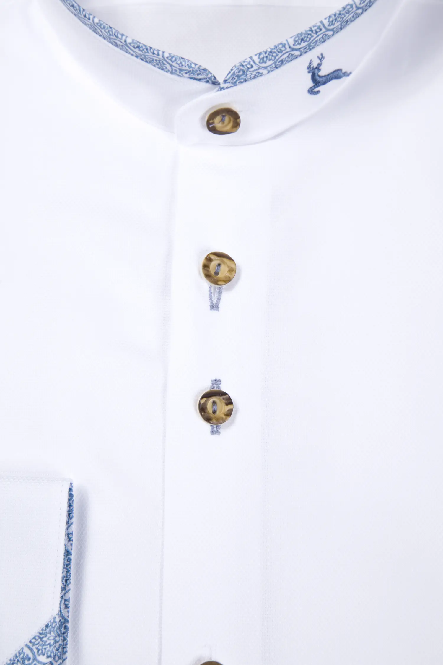 Oxford Trachtenhemd weiß / blau - Detail Knöpfe