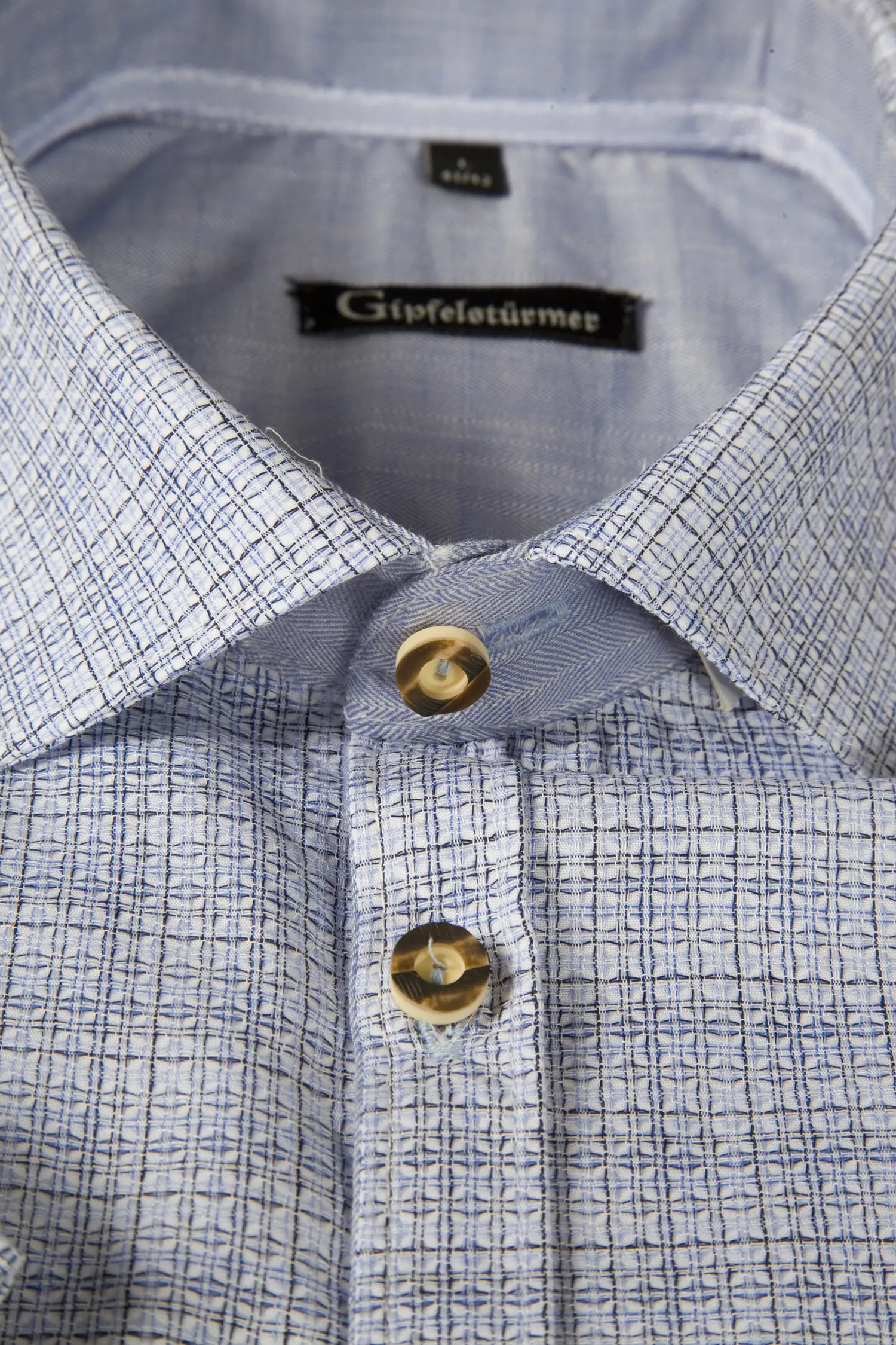 Kurzarm Trachtenhemd in blau gemustert - Detail Kragen