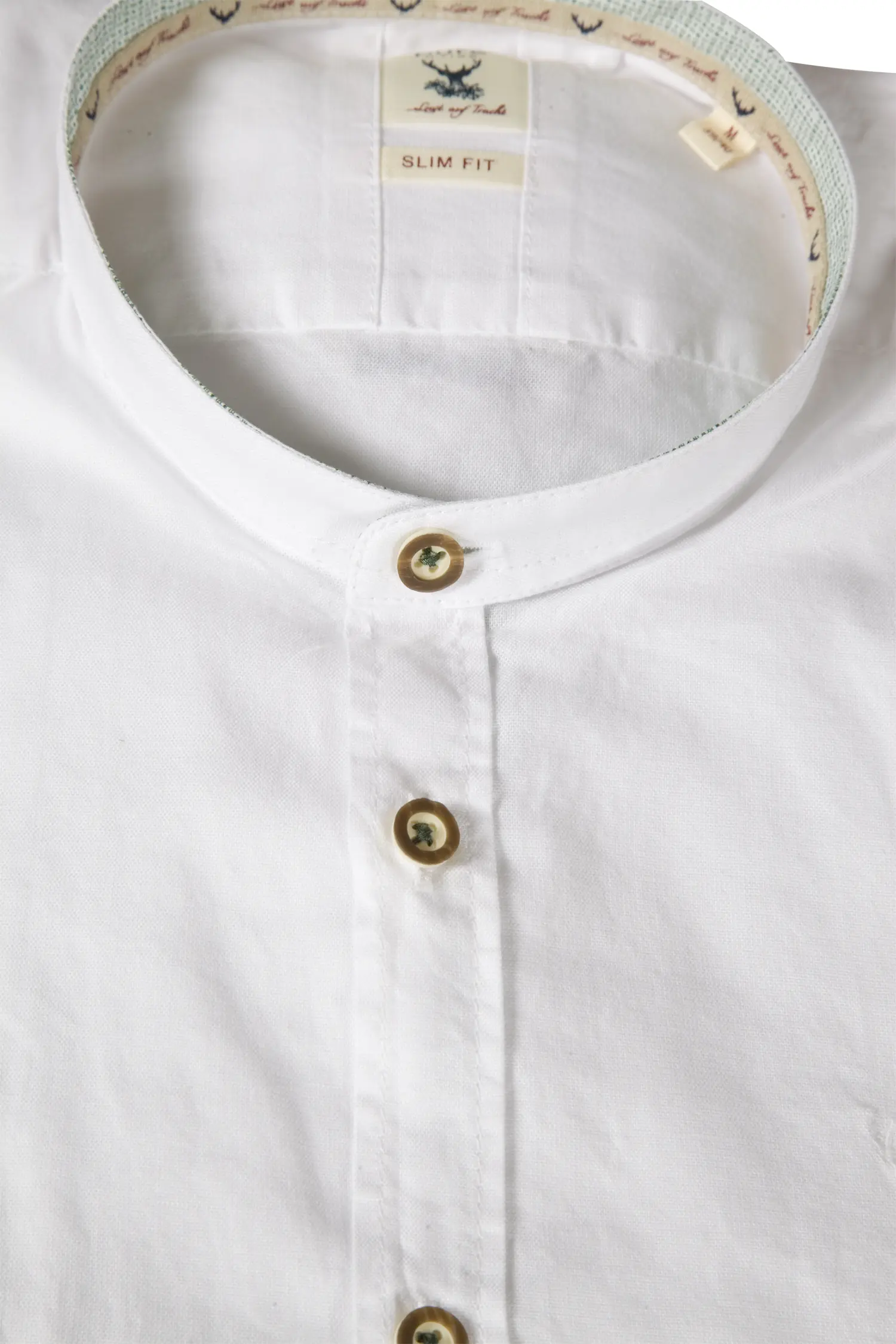 Trachtenhemd in weiß mit grünen Akzenten - Detail Kragen