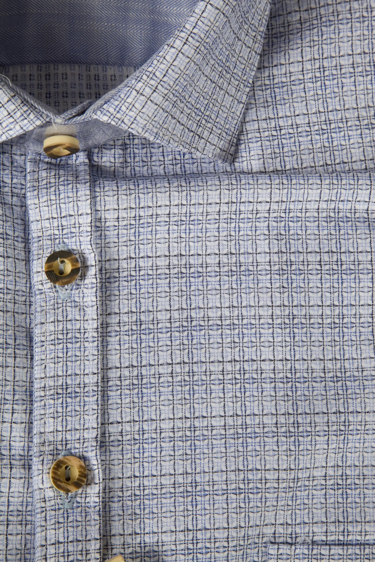 Kurzarm Trachtenhemd in blau gemustert - Detail Knöpfe