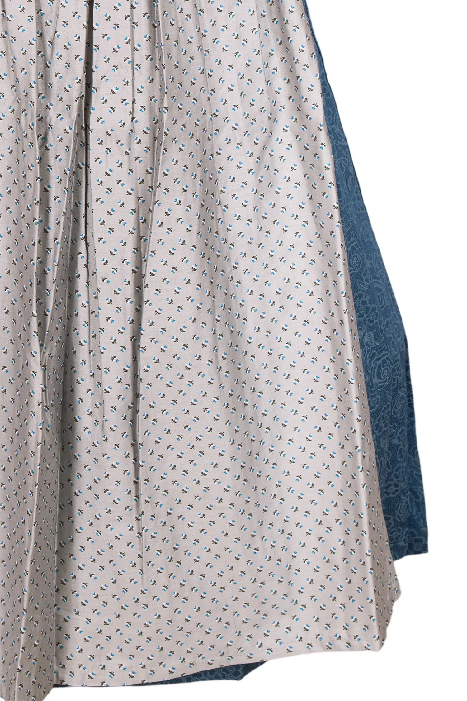 midi-dirndl-blau-grau-3091-1431-bl8-20-08f-3527-d Midi Dirndl in dunkelblau mit grauer Schürze Detail