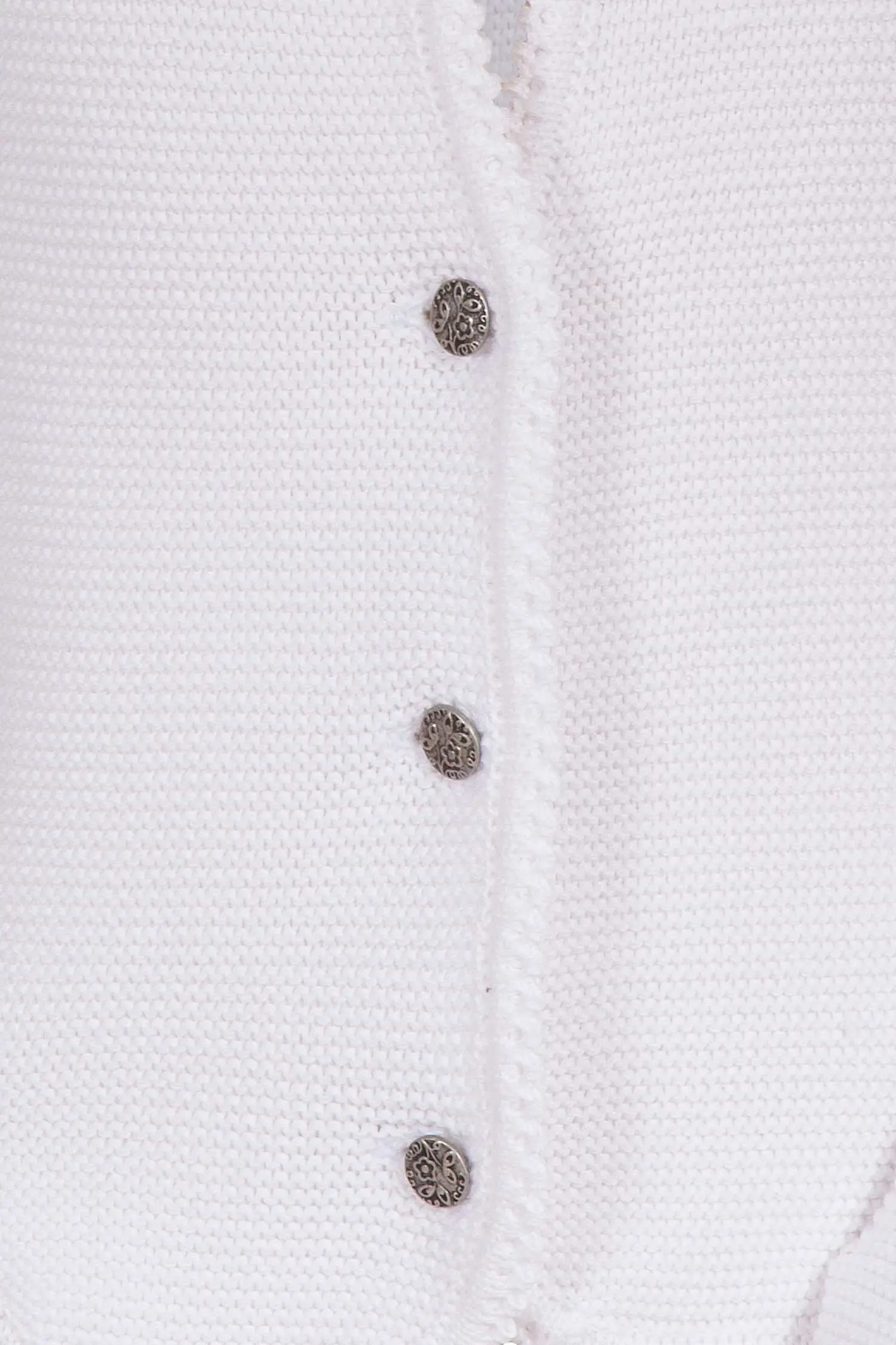 kinder-trachten-strickjacke-weiss-4730-1036-ws2-18-02j-0384-b Kinder Strickjacke zur Tracht in weiß Detail