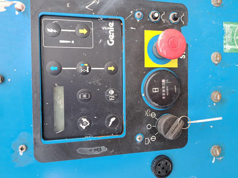 Genie GS-4069 RT 2014 - Podnośnik nożycowy zdjęcie 3 miniatura