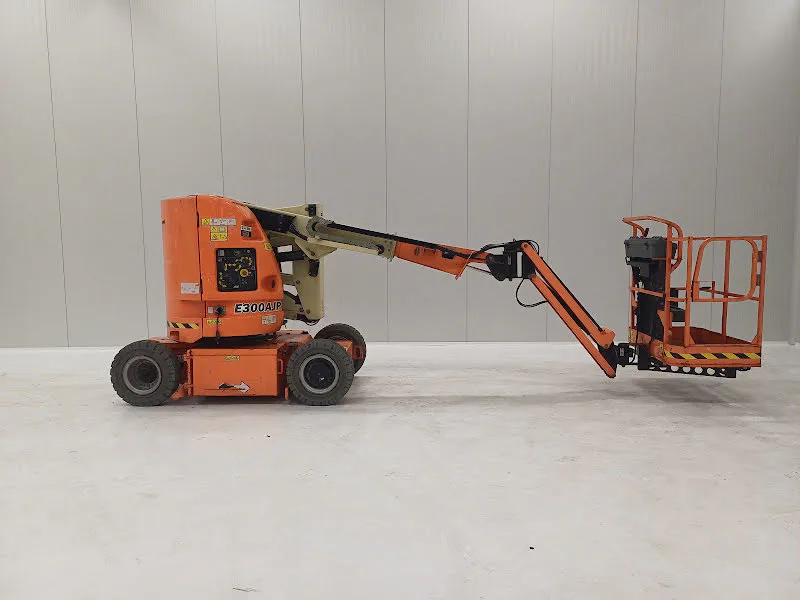 Jlg E300AJP 2014 - Articulated boom lift image 1