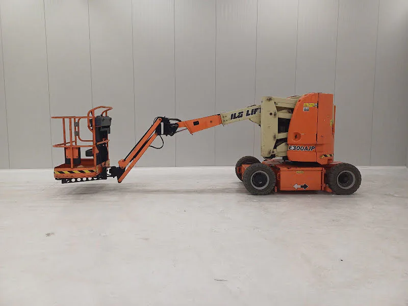 Jlg E300AJP 2014 - Articulated boom lift image 2 thumbnail