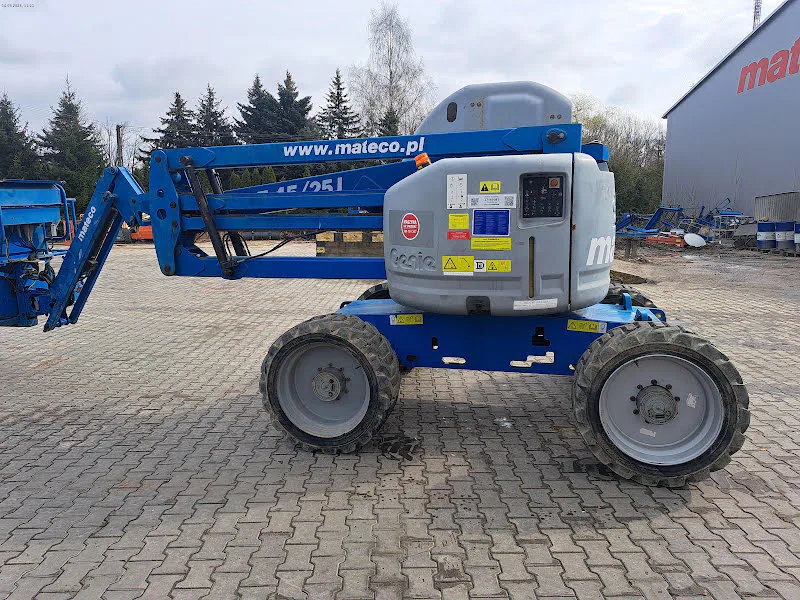 Genie Z-45/25J RT 2013 - Articulated boom lift image 1