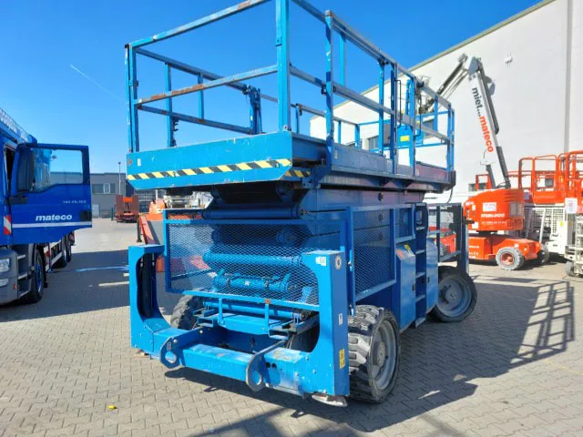 Genie GS-5390 RT 2012 - Scissor lift image 1