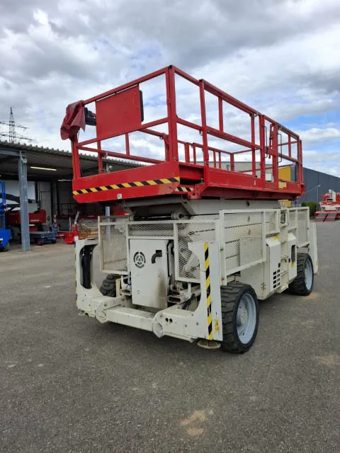 Genie GS-5390 RT 2013 - Scissor lift image 2 thumbnail