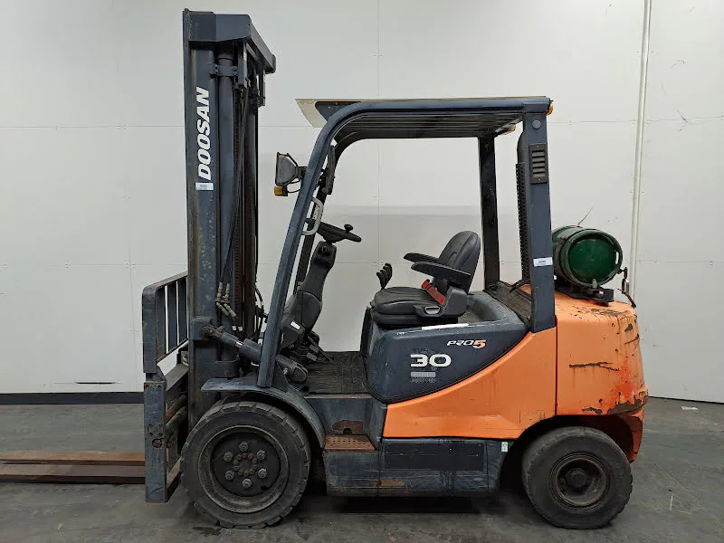 Doosan G30E-5 2009 - Treibgasstapler Bild 2 Miniaturansicht