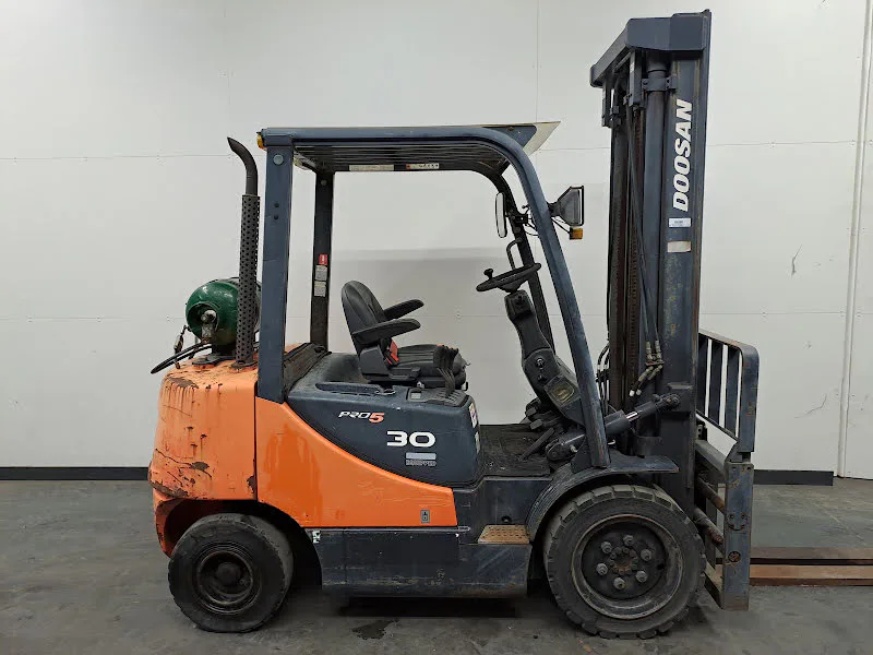 Doosan G30E-5 2009 - Treibgasstapler Bild 3 Miniaturansicht