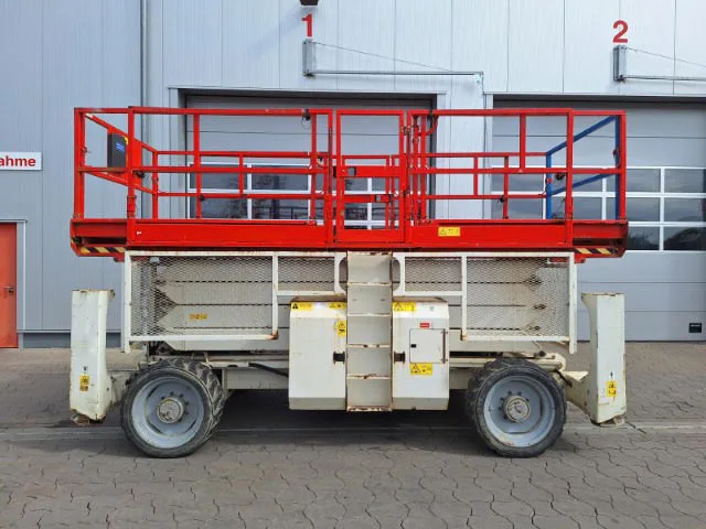 Genie GS-4390 RT 2013 - Scissor lift image 2 thumbnail