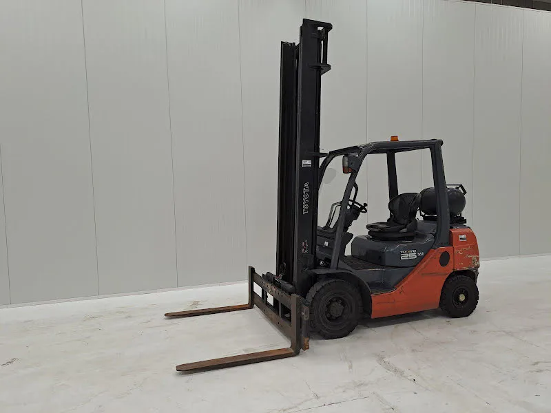 Toyota 02-8FGF25 2008 - LPG forklift image 1