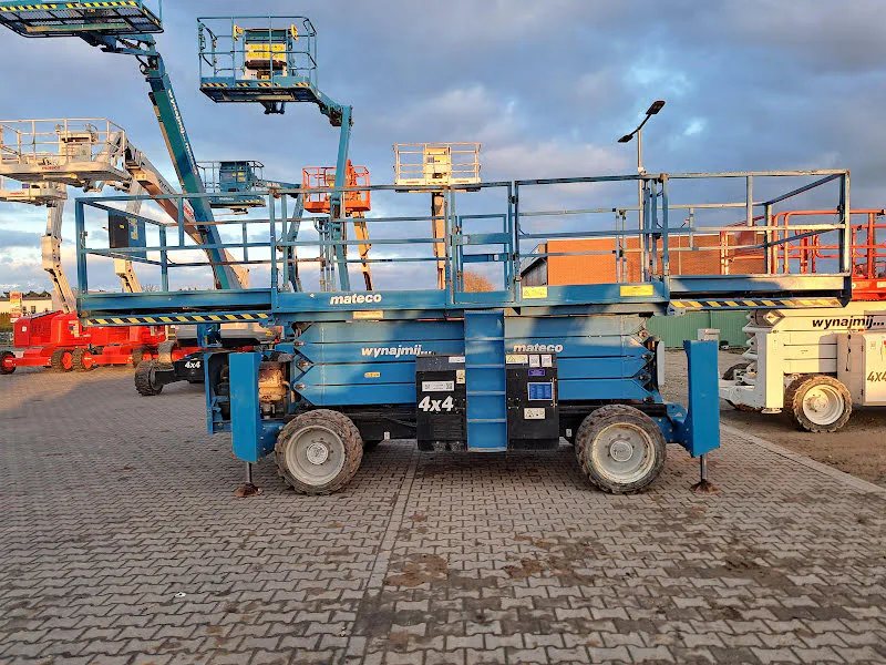 Genie GS-4390 RT 2016 - Scissor lift image 1