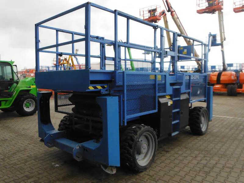 Genie GS-3390 RT 2015 - Scissor lift image 1