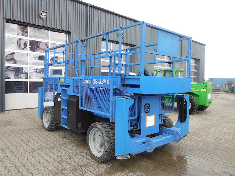 Genie GS-3390 RT 2015 - Scissor lift image 2 thumbnail