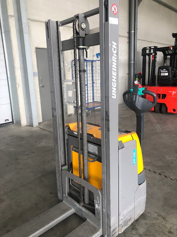 Jungheinrich EJC 110 2017 - Self-propelled stacker image 2 thumbnail