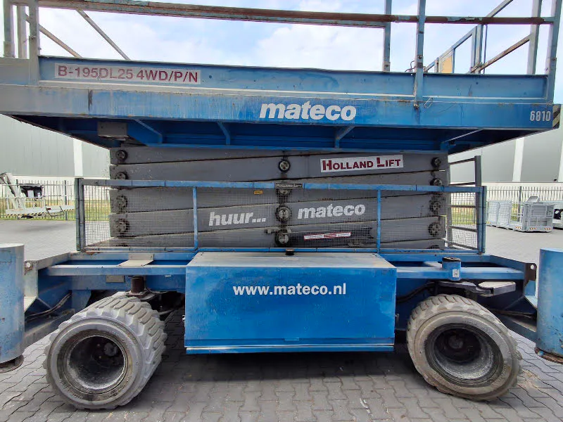 Holland Lift B-195DL25 4WD/P/N 2012 - Scissor lift image 1