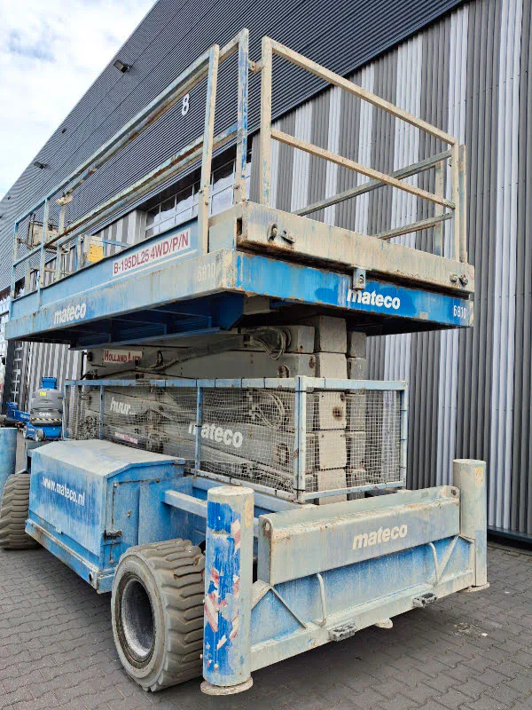 Holland Lift B-195DL25 4WD/P/N 2012 - Scissor lift image 3 thumbnail