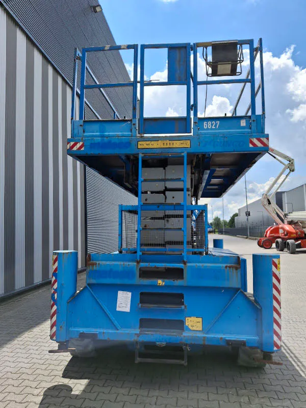 Holland Lift T-210DL25 4WD/P/N 2014 - Scissor lift image 3 thumbnail