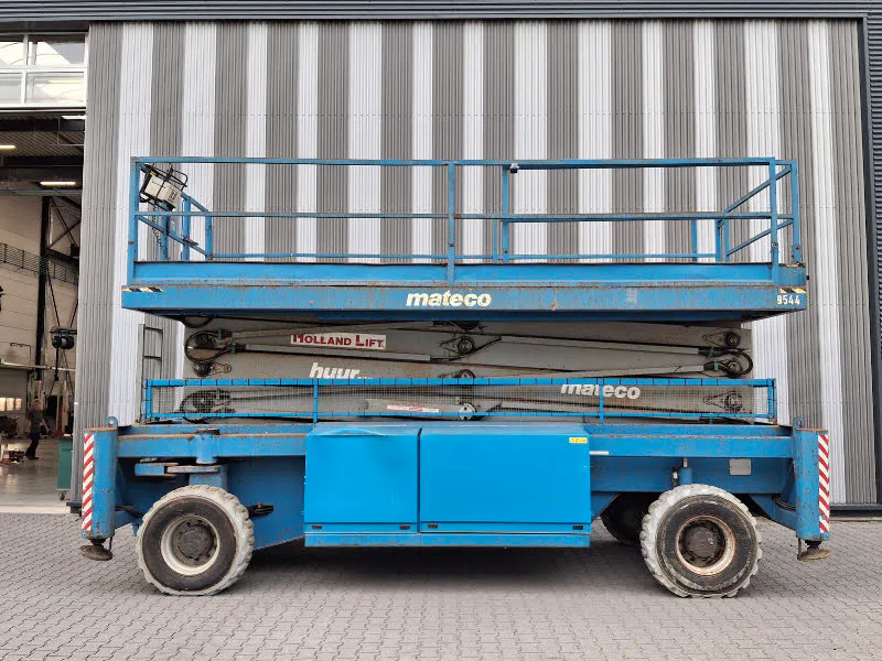 Holland Lift M-250DL27 4WD/P/N 2008 - Scissor lift image 1