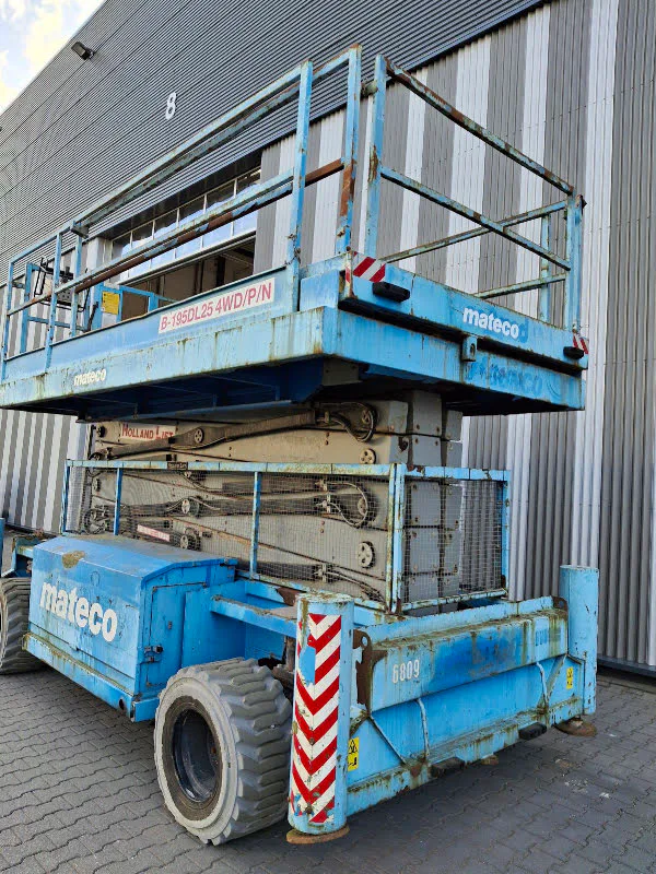 Holland Lift B-195DL25 4WD/P/N 2012 - Nacelle ciseaux image 3 miniature