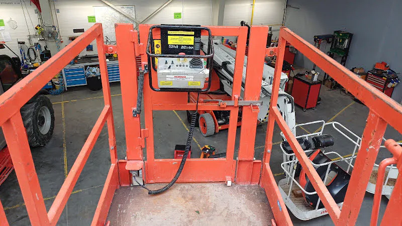 Holland Lift N-195EL12 2015 - Scissor lift image 2 thumbnail