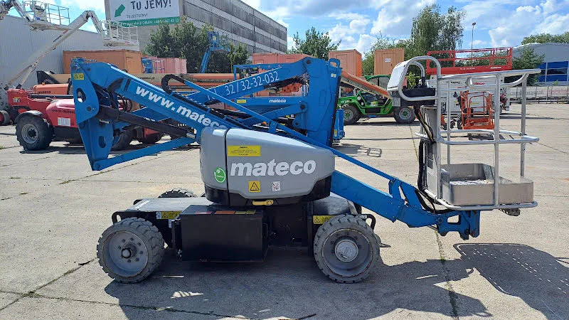 Genie Z-33/18 2015 - Articulated boom lift image 2 thumbnail