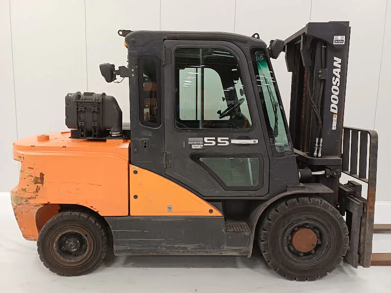 Doosan D55C-7 2019 - Carretilla elevadora diésel imagen 3 miniatura