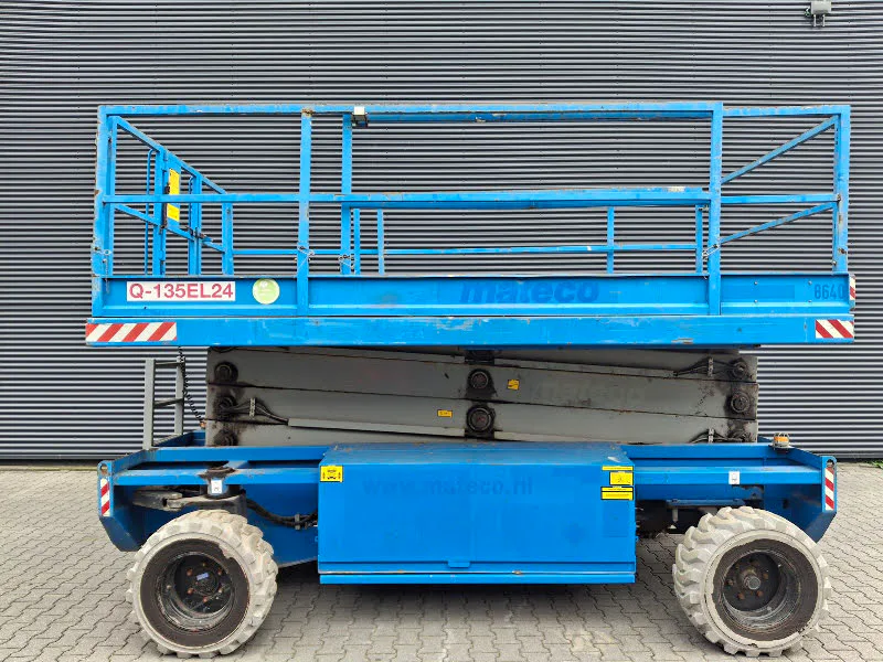 Holland Lift Q-135EL24 2012 - Scissor lift image 1