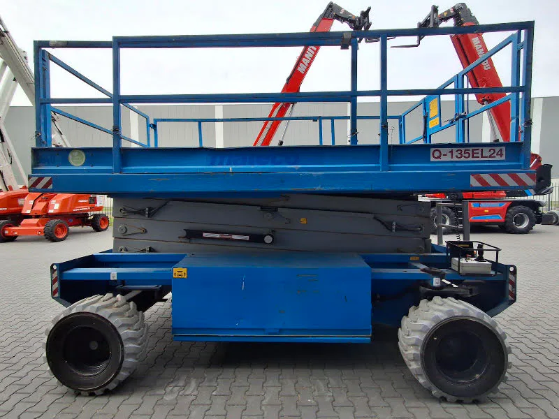 Holland Lift Q-135EL24 2012 - Scissor lift image 2 thumbnail