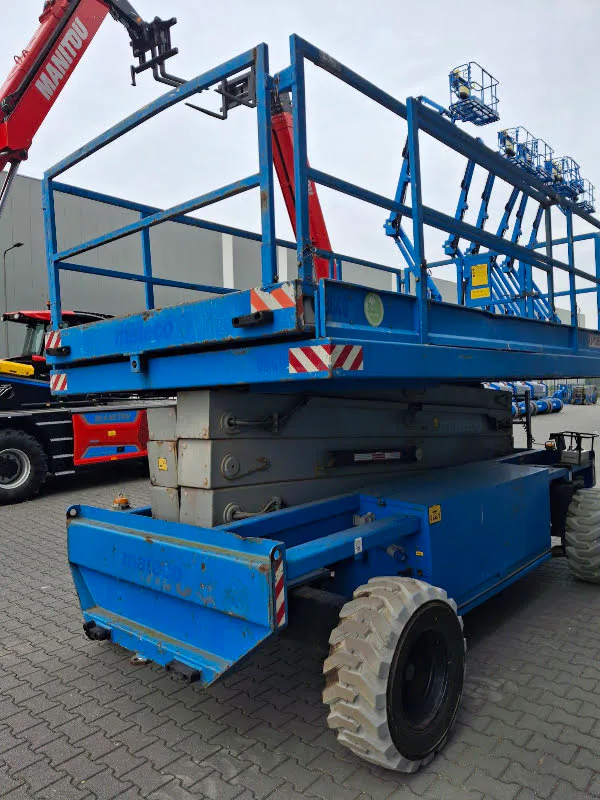 Holland Lift Q-135EL24 2012 - Scissor lift image 3 thumbnail