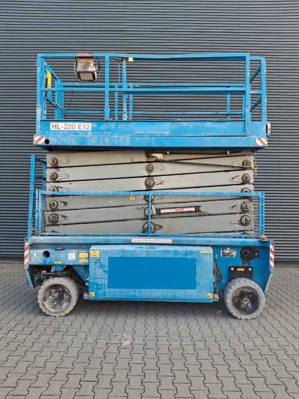 Holland Lift HL-220 E12 2016 - Scissor lift image 1