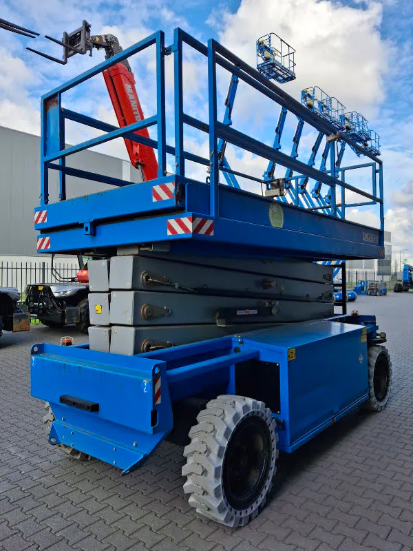 Holland Lift HL-160 E20 2019 - Scissor lift image 2 thumbnail