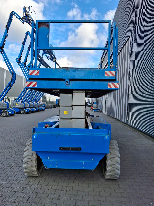 Holland Lift HL-160 E20 2019 - Scissor lift image 3 thumbnail