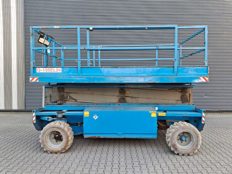 Holland Lift Q-135EL24 2008 - Scissor lift image 1
